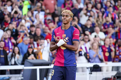 يامال: أنا في بيتي.. وسعيد بارتداء القميص رقم 10 مع برشلونة
